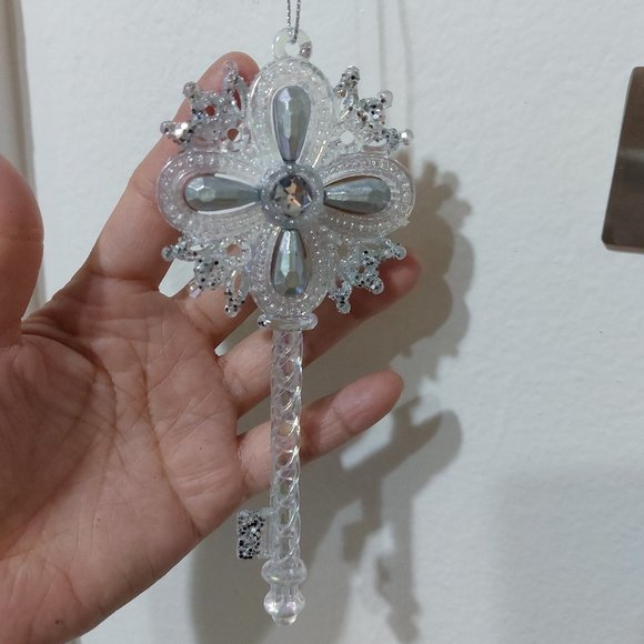 Glittering Key Cross Xmas Ornament - Picture 5 of 5